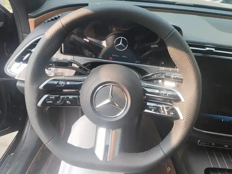 Mercedes-Benz Mercedes-Benz E-Class — Фото автомобиля 14