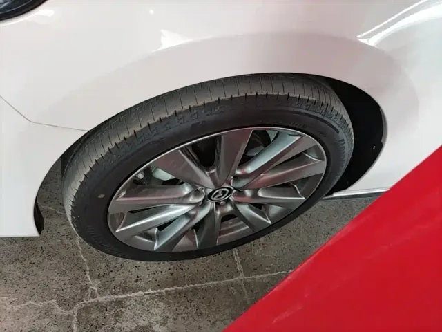 Mazda Axela — Фото автомобиля 22