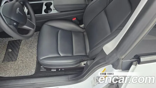 Tesla Model 3 — Фото автомобиля 18