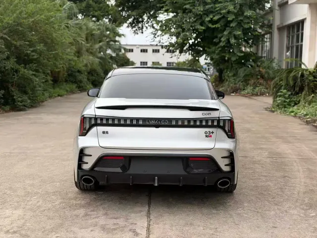 Lynk & Co 03 — Фото автомобиля 5