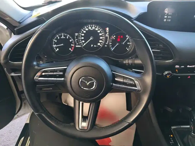 Mazda Axela — Фото автомобиля 10