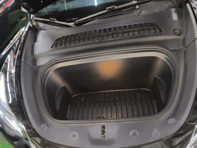 Tesla Model Y — Фото автомобиля 19