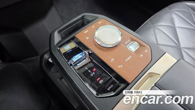 BMW iX — Фото автомобиля 12