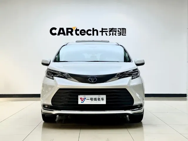 Фотография автомобиля — Toyota Sienna