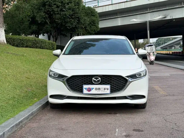 Mazda Axela — Фото автомобиля 2