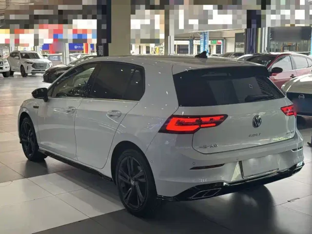 Volkswagen Golf — Фото автомобиля 23