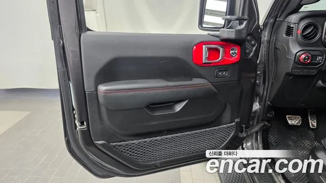 Jeep Wrangler — Фото автомобиля 13
