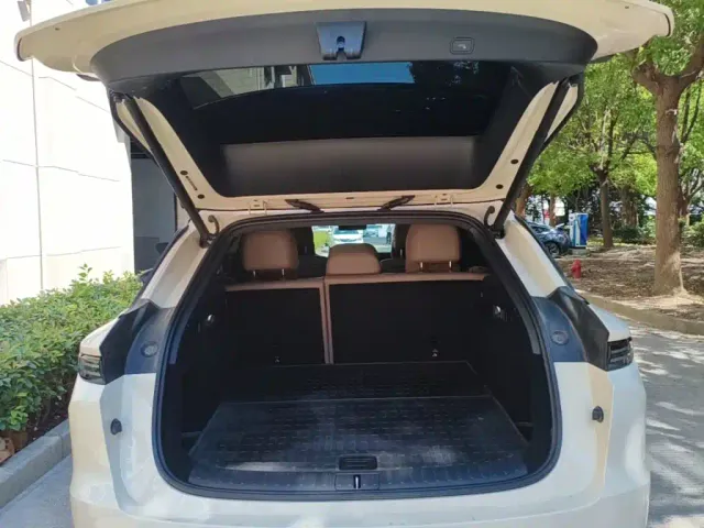 Li Auto i6 — Фото автомобиля 18