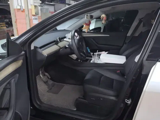 Tesla Model Y — Фото автомобиля 12