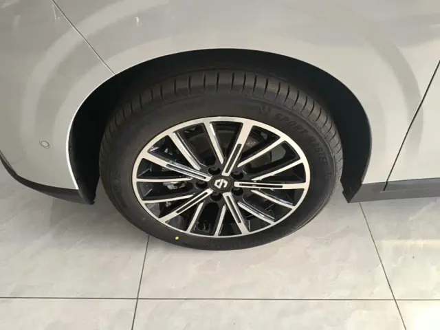 Leapmotor B10 — Фото автомобиля 22