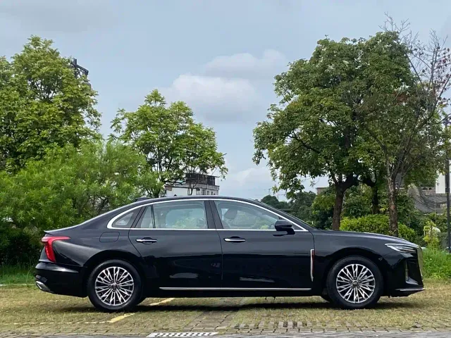 Hongqi H5 — Фото автомобиля 24