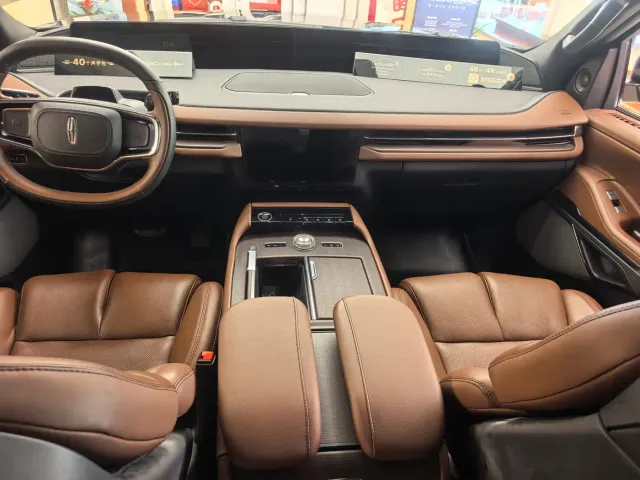 Lincoln Navigator — Фото автомобиля 10