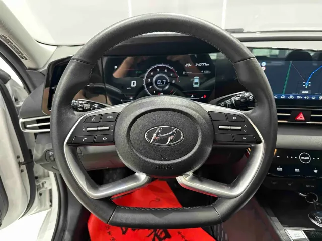 Hyundai Elantra — Фото автомобиля 11