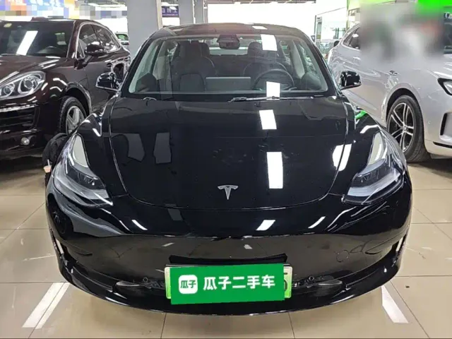 Tesla Model 3 — Фото автомобиля 2