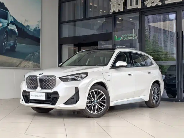 Фотография автомобиля — BMW iX1