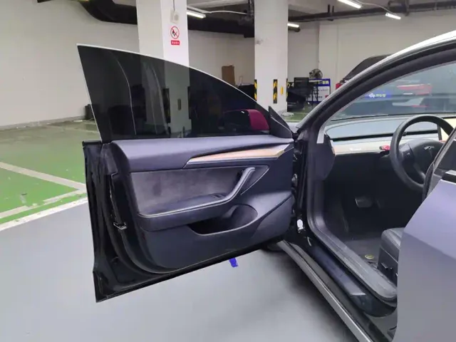 Tesla Model 3 — Фото автомобиля 7