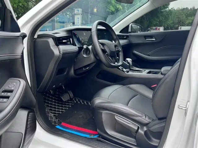 Roewe i5 — Фото автомобиля 9