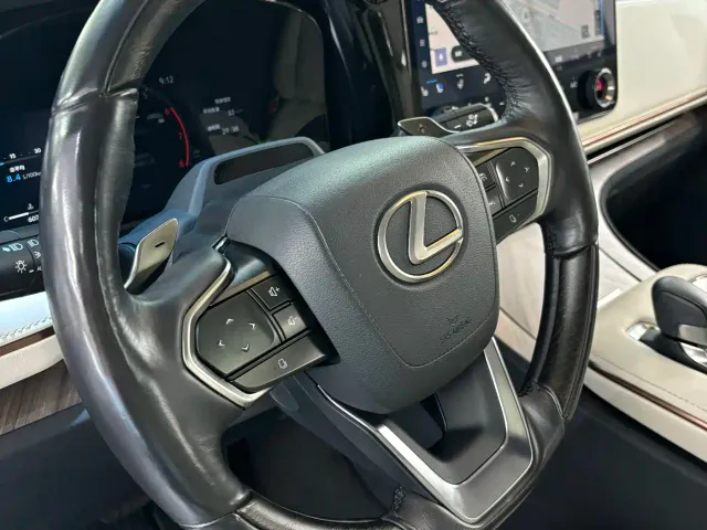 Lexus LM — Фото автомобиля 9