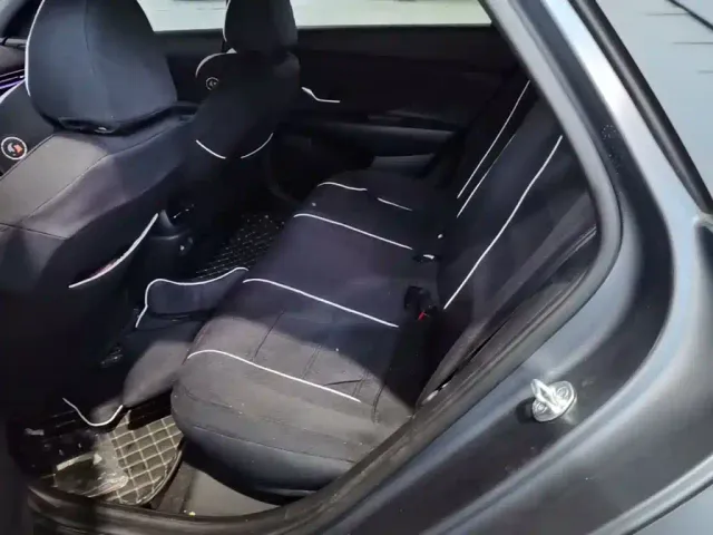 Hyundai Elantra — Фото автомобиля 16