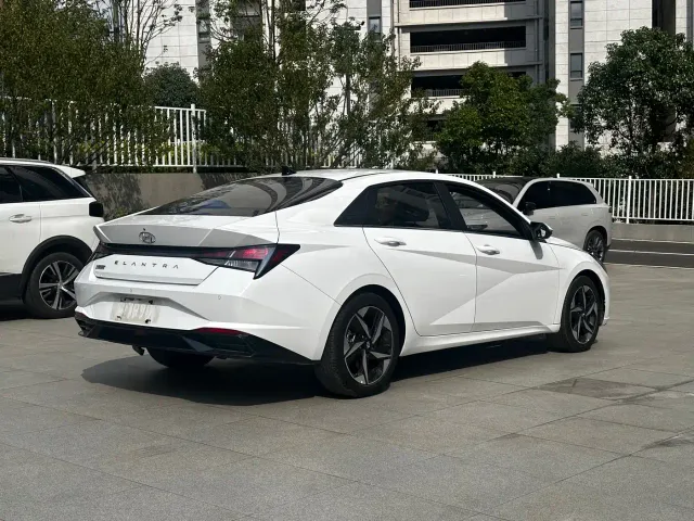 Hyundai Elantra — Фото автомобиля 10