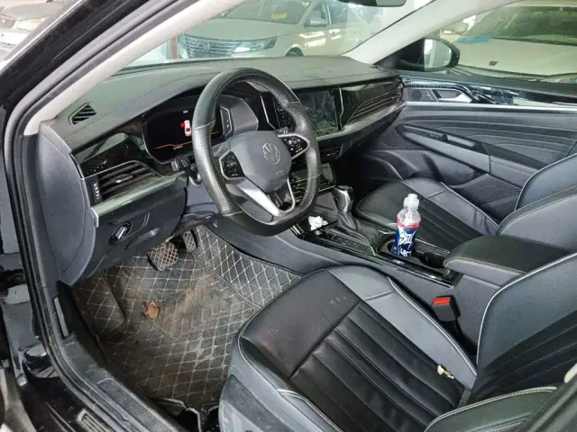 Volkswagen Passat — Фото автомобиля 7