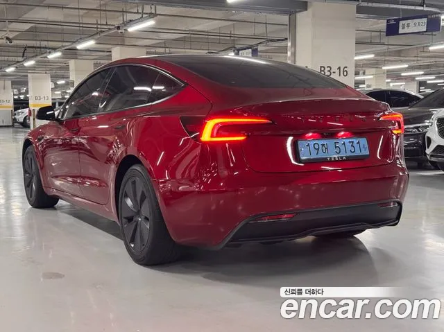 Tesla Model 3 — Фото автомобиля 6