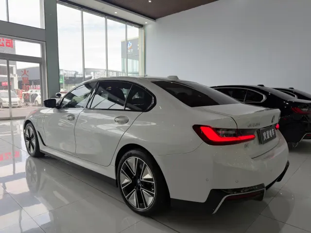 BMW i3 — Фото автомобиля 15