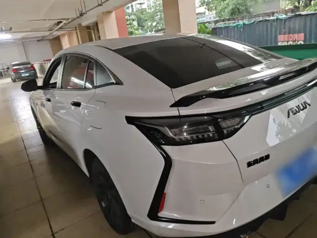 Dongfeng Yixuan — Фото автомобиля 4