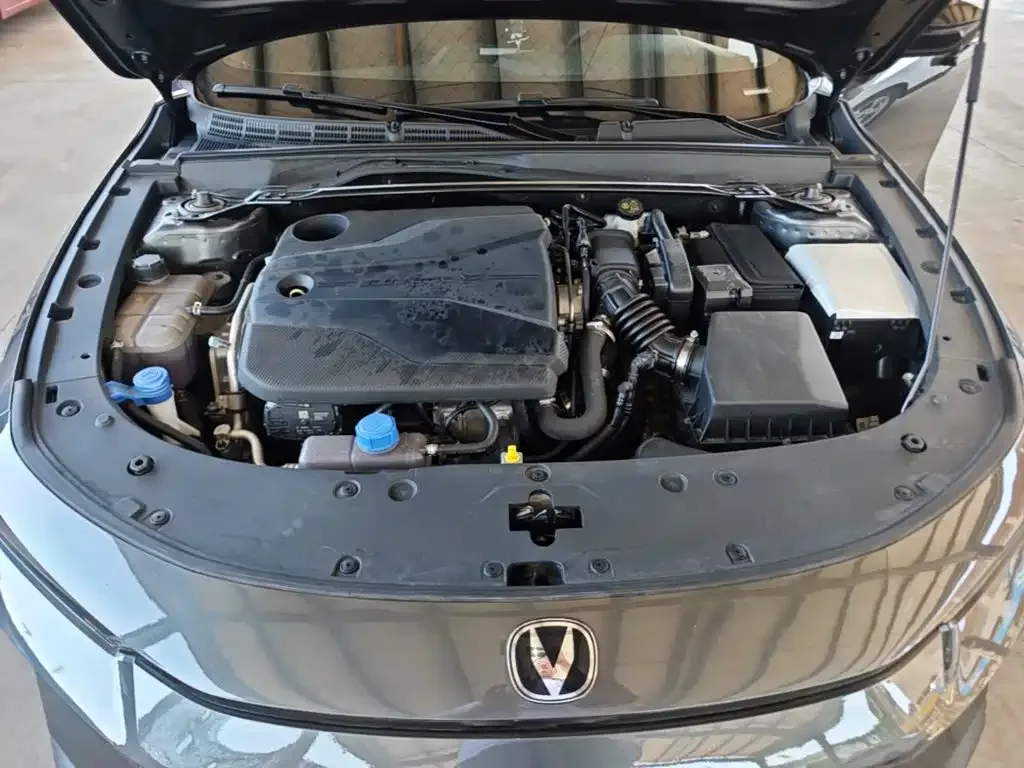 Changan Changan UNI-V 2025 1.5T 500Bar Premium Model — Фото автомобиля 15