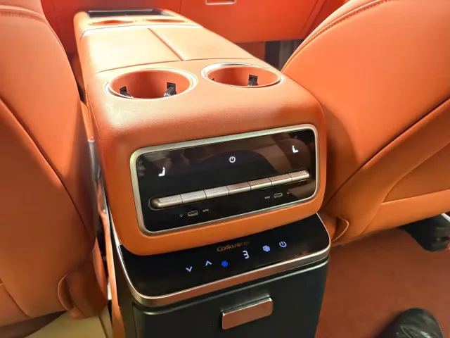 Li Auto L8 — Фото автомобиля 9