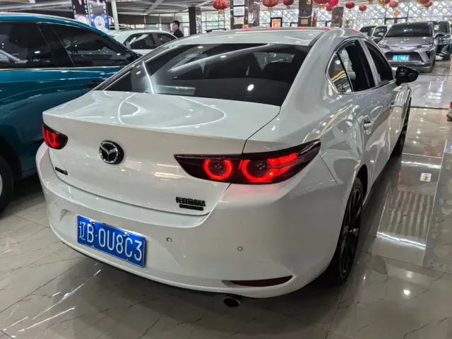 Mazda Axela — Фото автомобиля 9