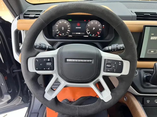 Land Rover Defender — Фото автомобиля 15