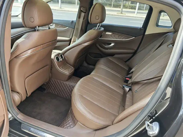 Mercedes-Benz E-Class — Фото автомобиля 7