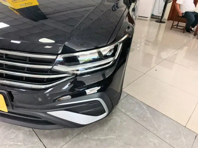 Volkswagen Tiguan L — Фото автомобиля 23