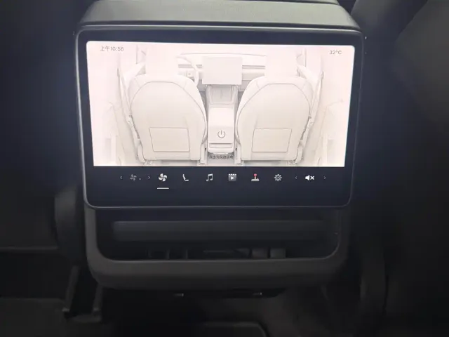 Tesla Model Y — Фото автомобиля 7