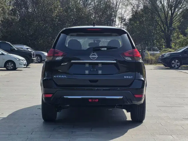 Nissan X-Trail — Фото автомобиля 4