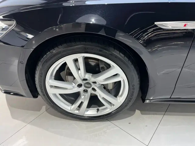 Audi A7L — Фото автомобиля 13