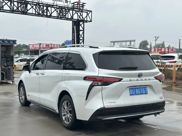 Toyota Sienna — Фото автомобиля 11