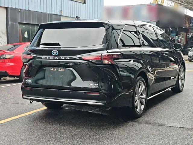 Toyota Sienna — Фото автомобиля 12