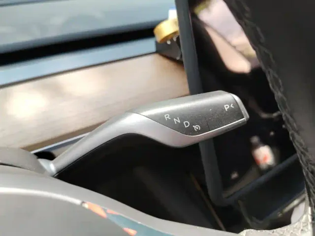 Tesla Model 3 — Фото автомобиля 16