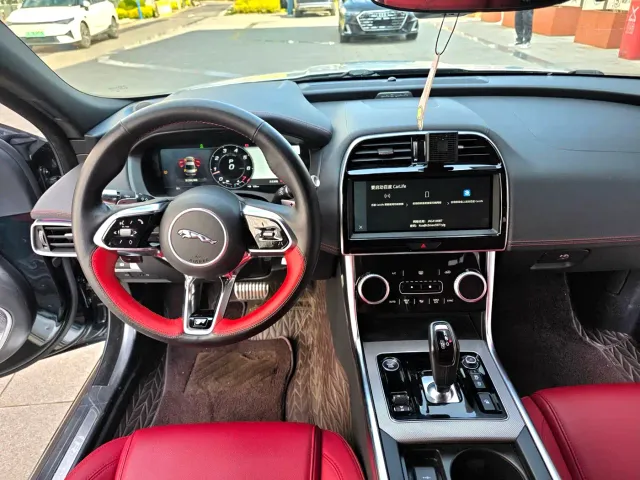 Jaguar XEL — Фото автомобиля 16