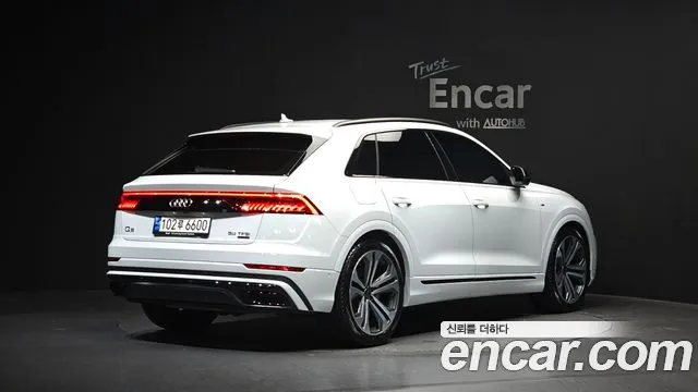 Audi Q8 55 TFSI quattro Premium — Фото автомобиля 2