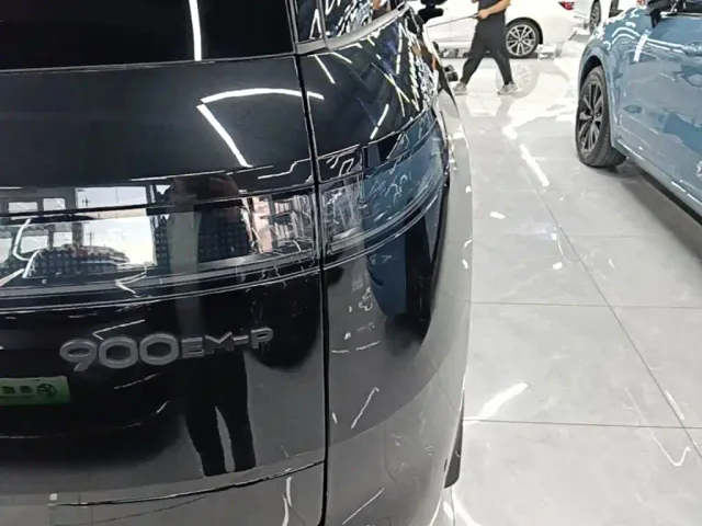 Lynk & Co 900 — Фото автомобиля 7