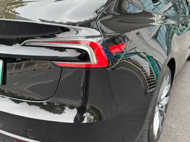 Tesla Model 3 — Фото автомобиля 25