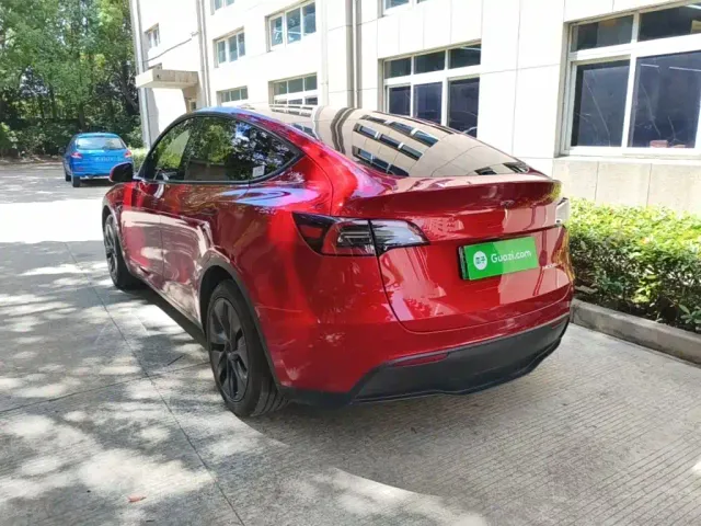 Tesla Model Y — Фото автомобиля 4
