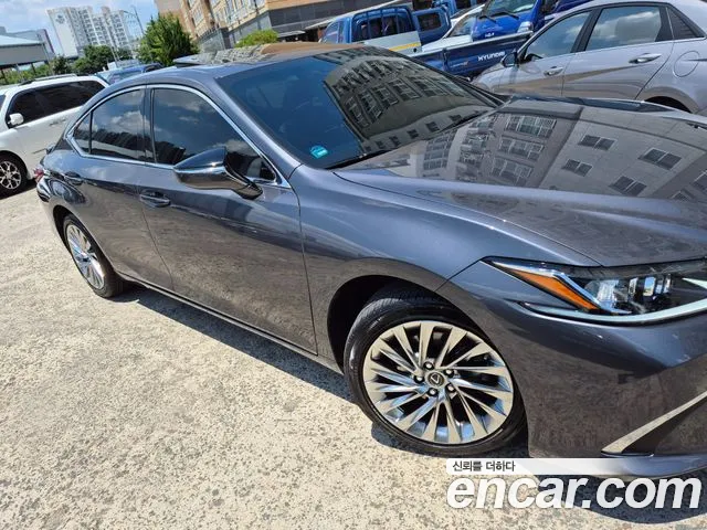 Фотография автомобиля — Lexus ES