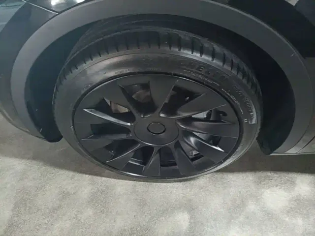 Tesla Model Y — Фото автомобиля 22