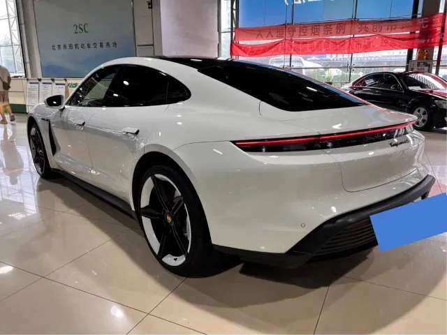 Porsche Taycan — Фото автомобиля 23