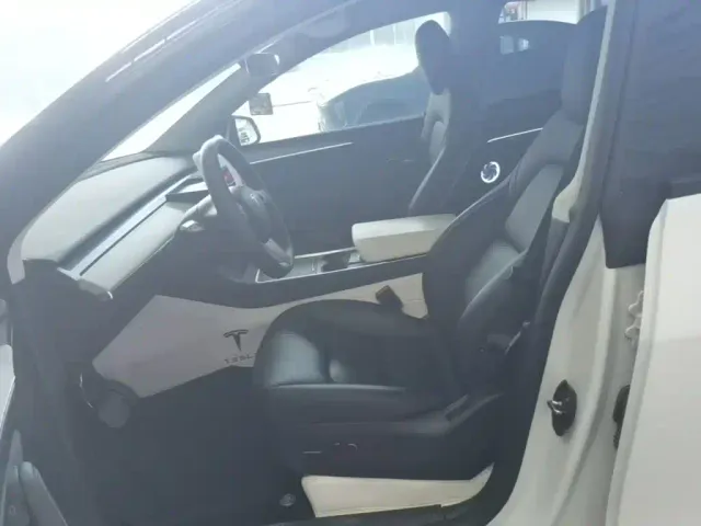Tesla Model Y — Фото автомобиля 14