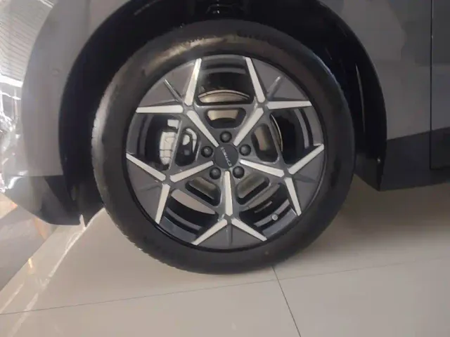 Lynk & Co Z20 — Фото автомобиля 22